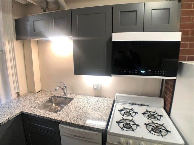 Building Photo - 107 Beacon St Unit 2