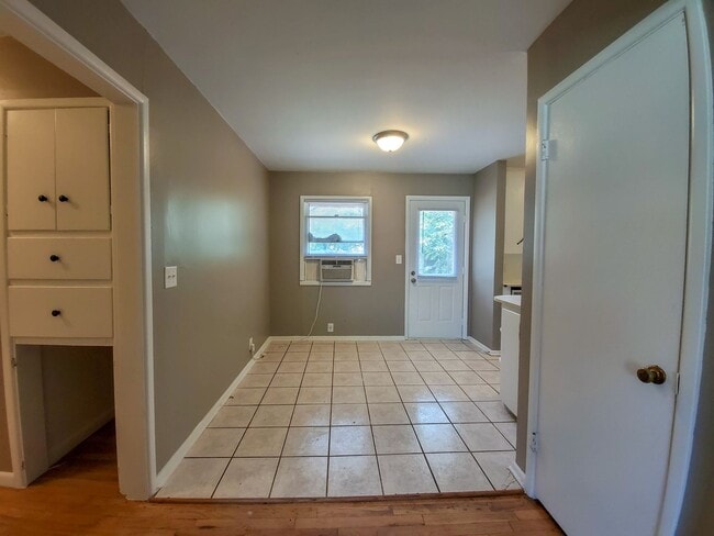 Photo - 2 bedroom 1 bath bungalow in Shawnee.