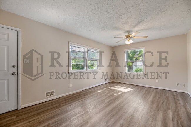 317 W Kinkaid Ave