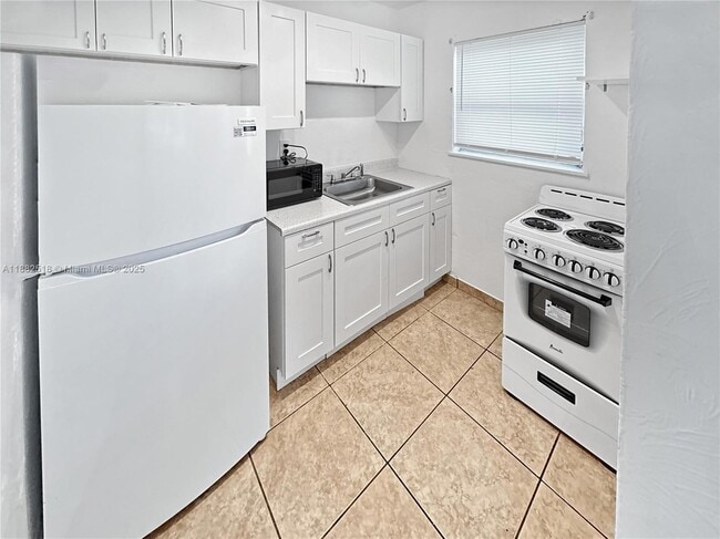 Building Photo - 1834 Harding St Unit 1 Rental
