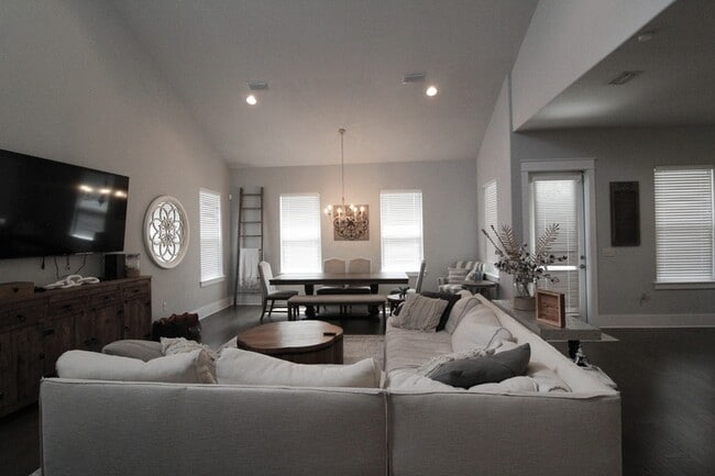 283 Lakeland Dr
