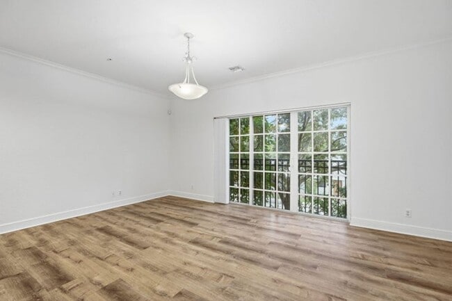 Photo - 531 S Federal Hwy