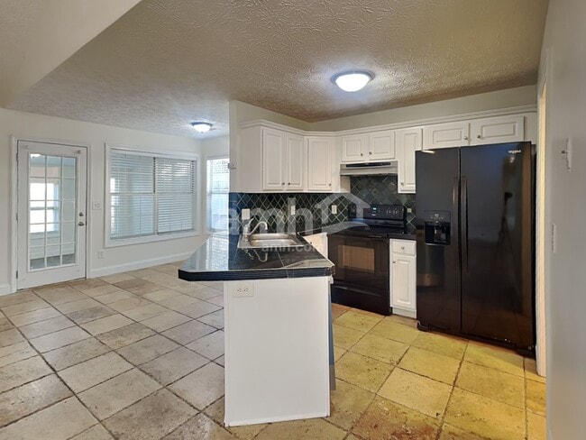 Photo - 677 New England Way