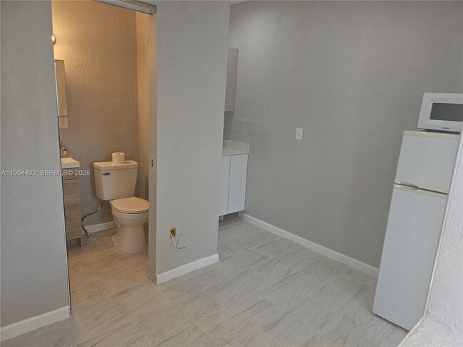 Building Photo - 528 NW 10th St Unit A