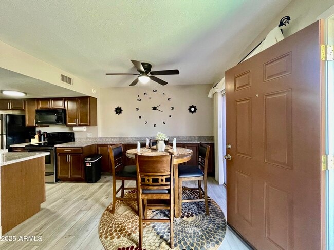 14404 N Boxwood Ln