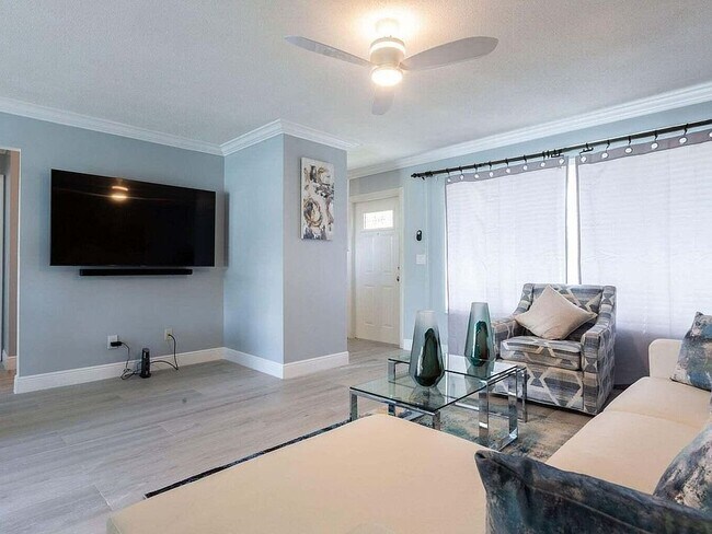 Photo - 343 Balsam St