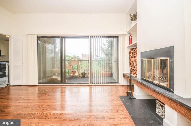 Photo - 122 Roberts Ln Unit 400