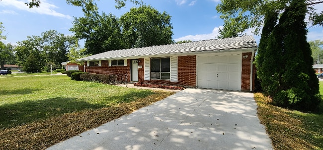 Building Photo - 500 W Ford Ave