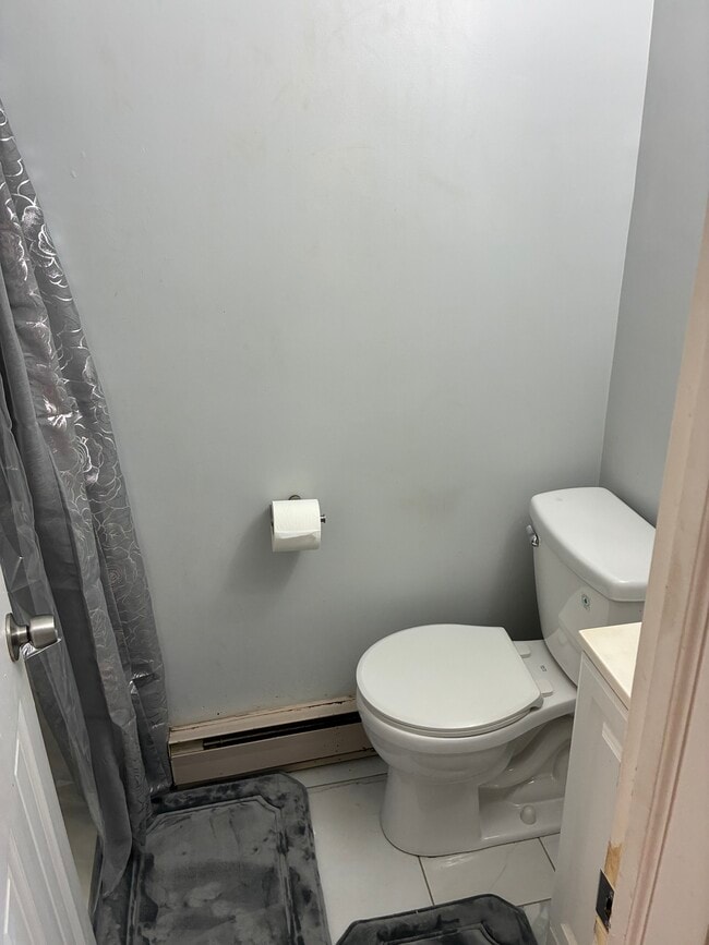 Baño privado para el dormitorio #1 - 213 Knoll Dr