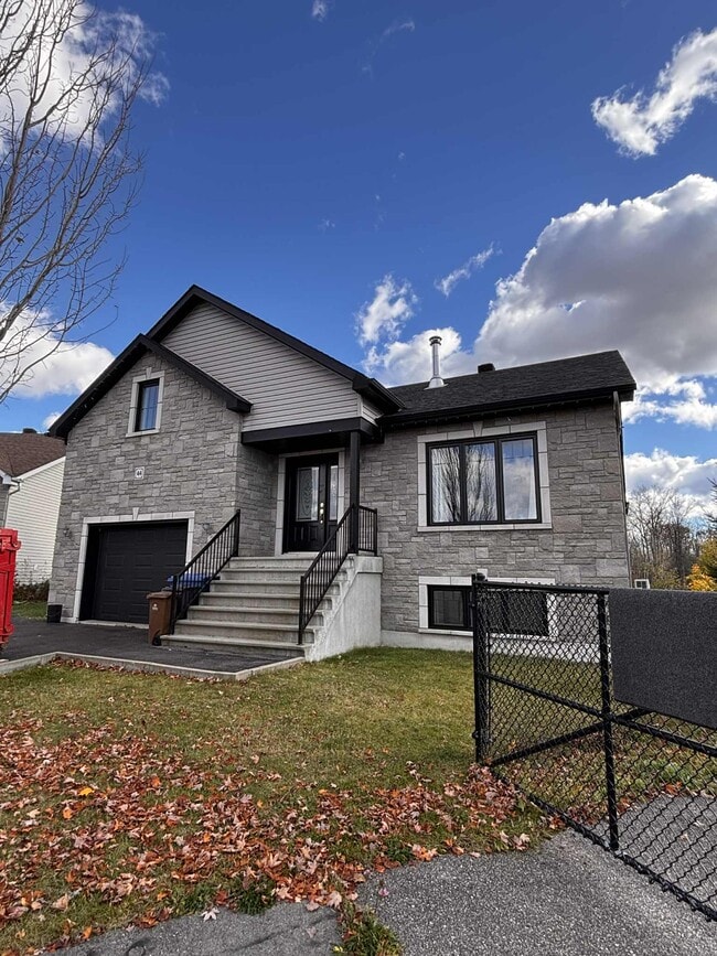 Building Photo - 44 Imp Moïse-Gauthier Unit Apartment