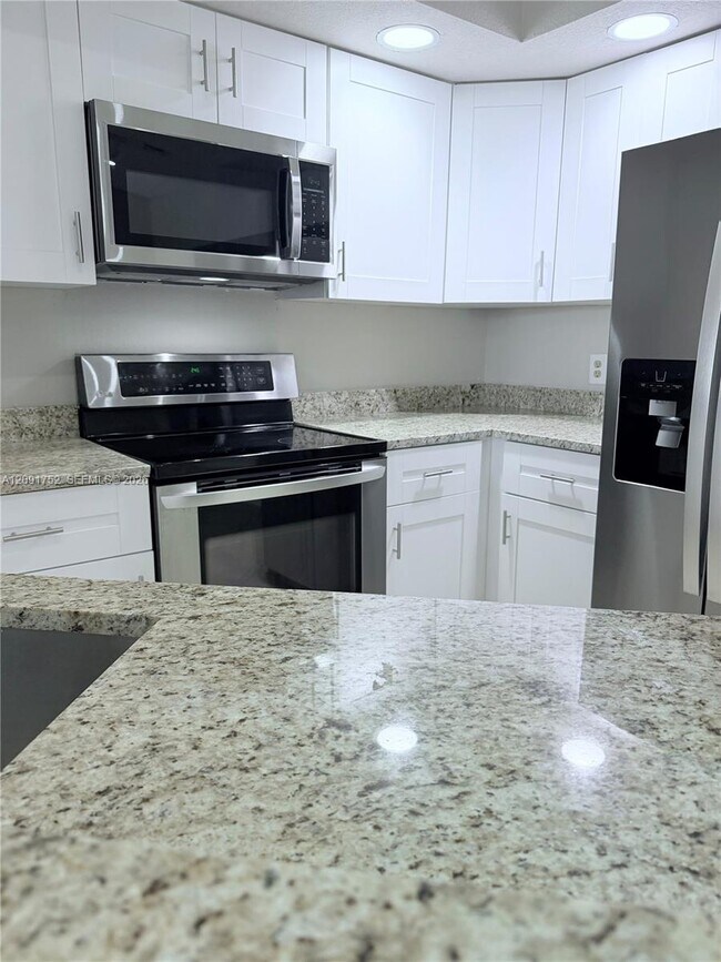 3480 Pinewalk Dr N Unit 136