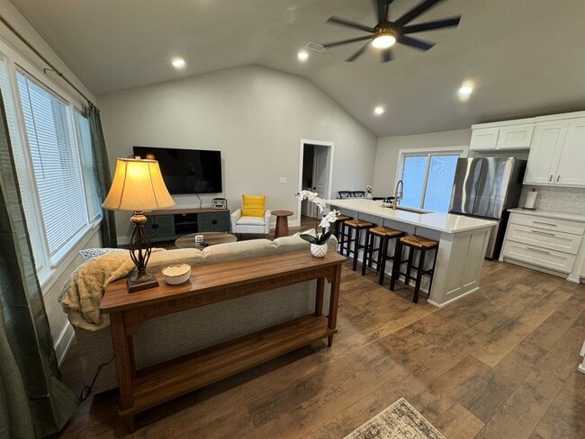 1309 E Seminole Ave