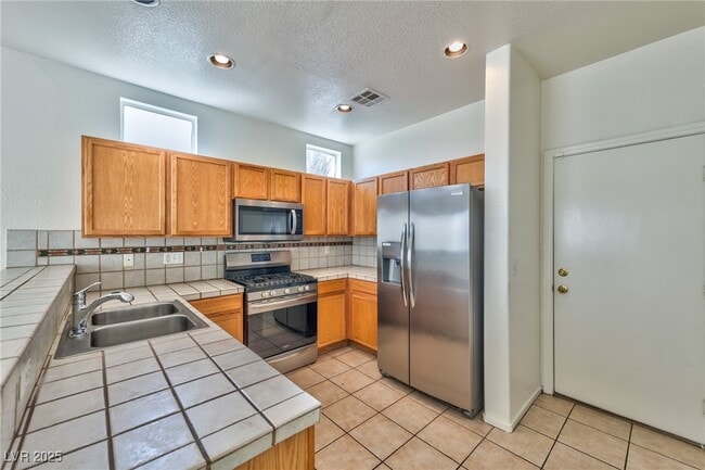 Building Photo - 5009 Ocean Springs Ave Rental