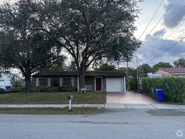Building Photo - 1841 SW 46th Ave Rental