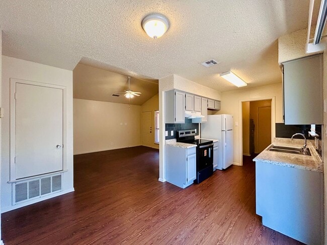Photo - 8802 Pineridge Dr Unidad B