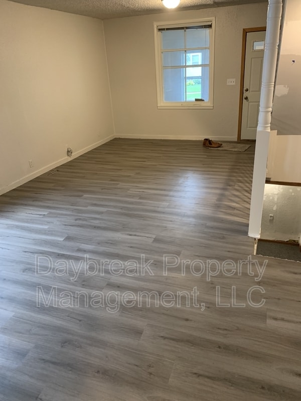 Photo - 1005 12th St N