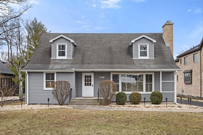 Building Photo - 5631 S Oak St