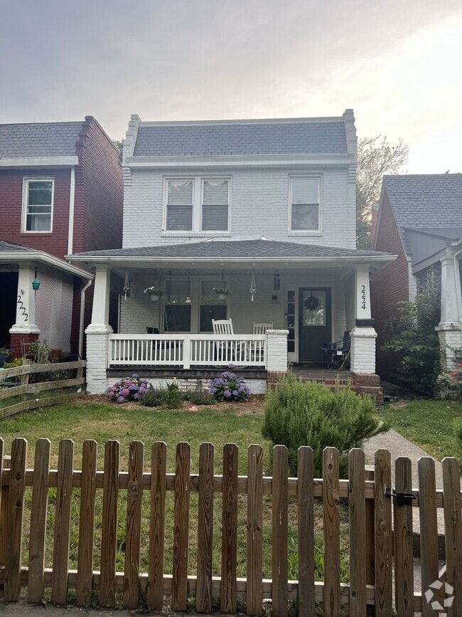 Building Photo - Quintessential Northside House