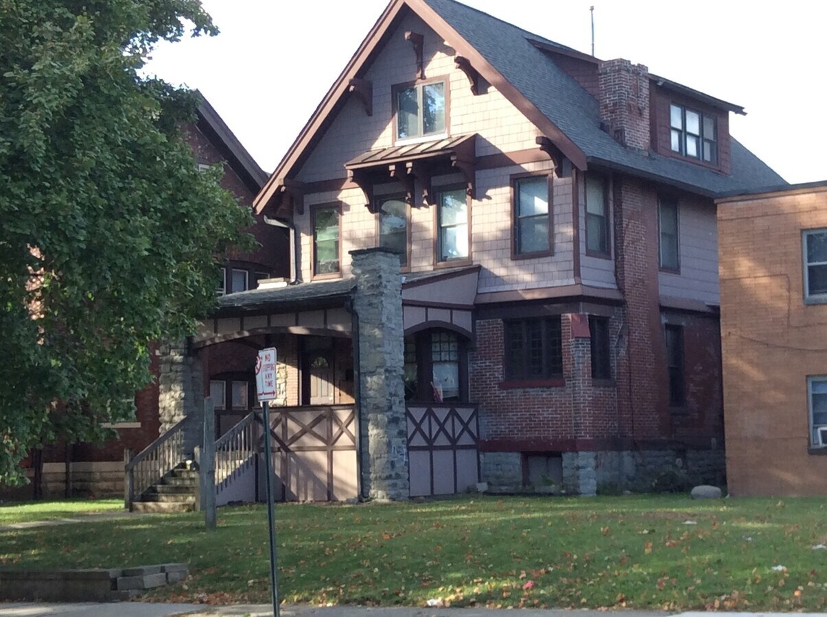 Photo - 7 Bedroom 3 bath House Email Amber@osulive...
