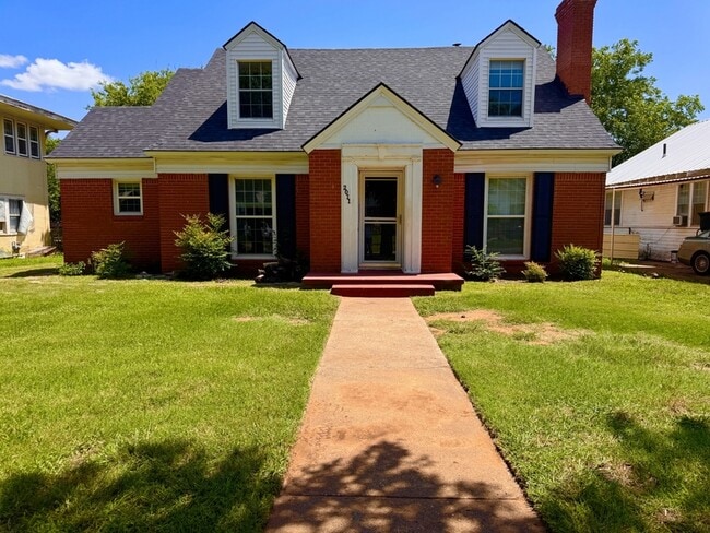 Photo - 2011 Huff St House