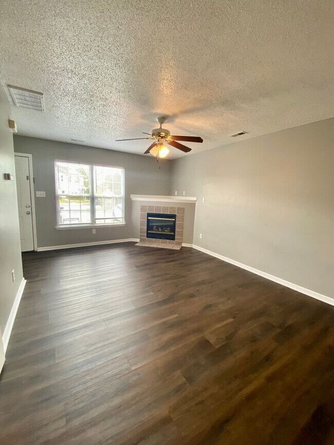 Photo - Well Maintained 2 Bedroom Townhome!