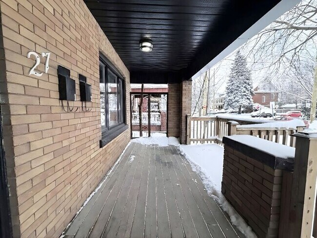 Photo - 27 Melrose Ave S Unité 1