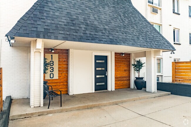 Entrance - (PAST) Riverpoint (1330)