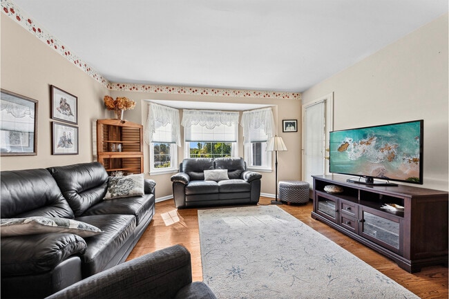 Photo - 35 Salters Farm Rd