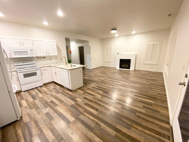Photo - 7178 S 420 E