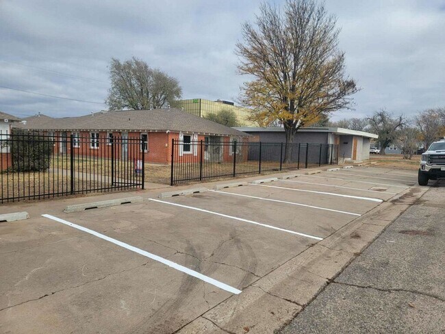 Building Photo - 2306 SW 8th Ave Unit 2306 SW 8th Ave #3