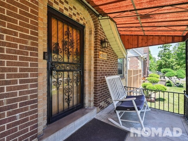 Photo - 4885 Stuart St