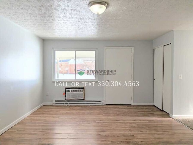 Photo - 1111 N Elm St Unidad E