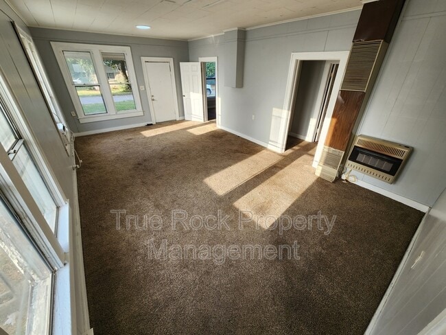 Photo - 800 W 9th St