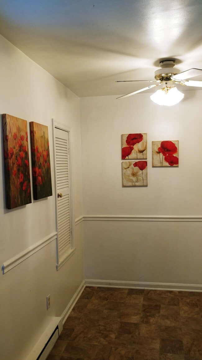 dinning room - 82 E Main St Unit D