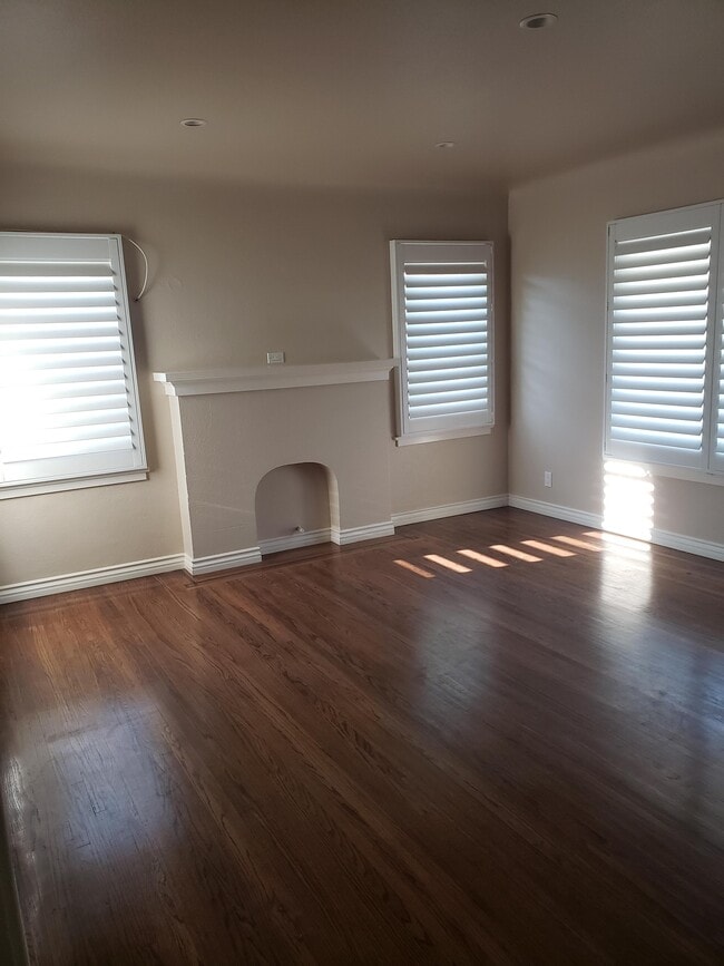 Photo - 705 Keenan St