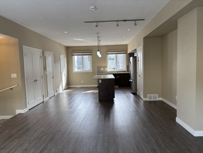 Photo - 1023-1173 173 St SW