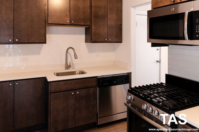 Building Photo - 2643 N Spaulding Ave Unit 3E