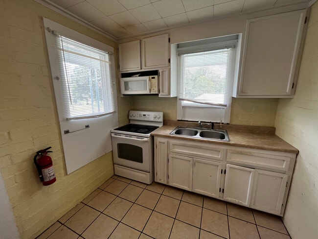 Photo - 305 Lawrence St Unit Apt F