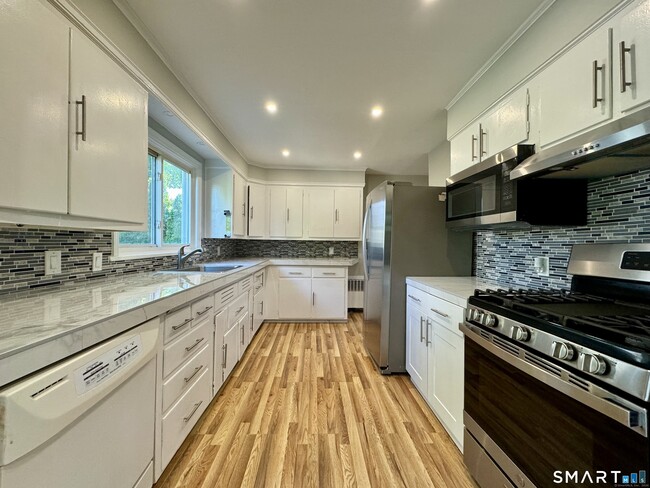 Photo - 415 Savoy St