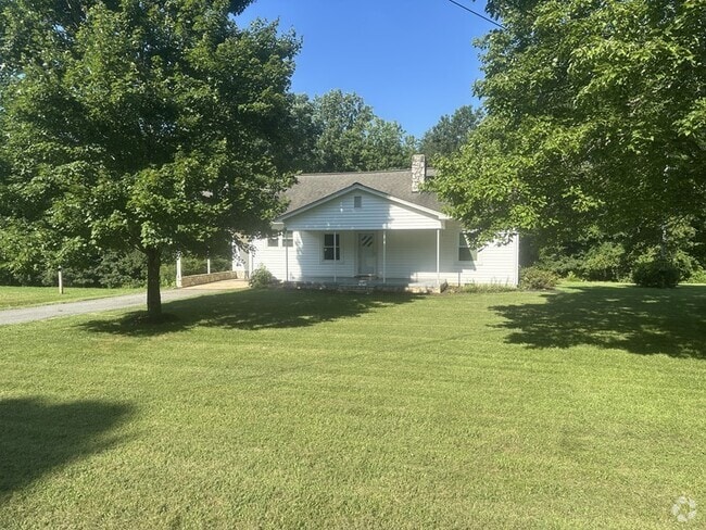 Building Photo - Great 3-BR, 1.5 BA House for Rent Near Lak...