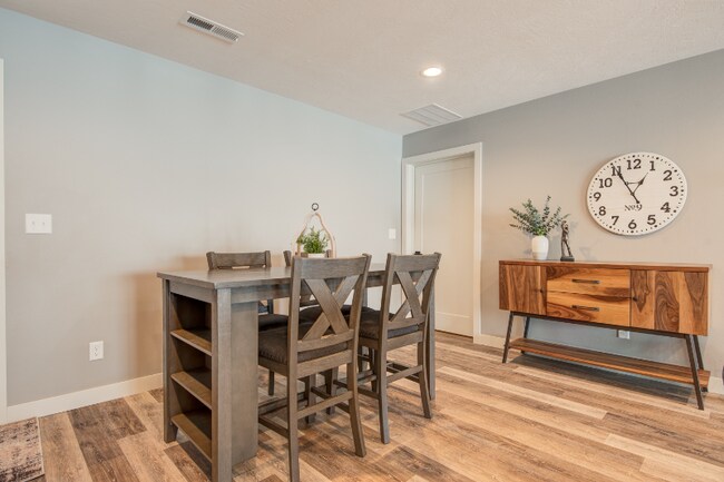 Photo - 172 W Bay Rd Unit B