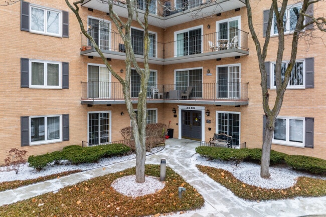 Alternate Exterior - London Court