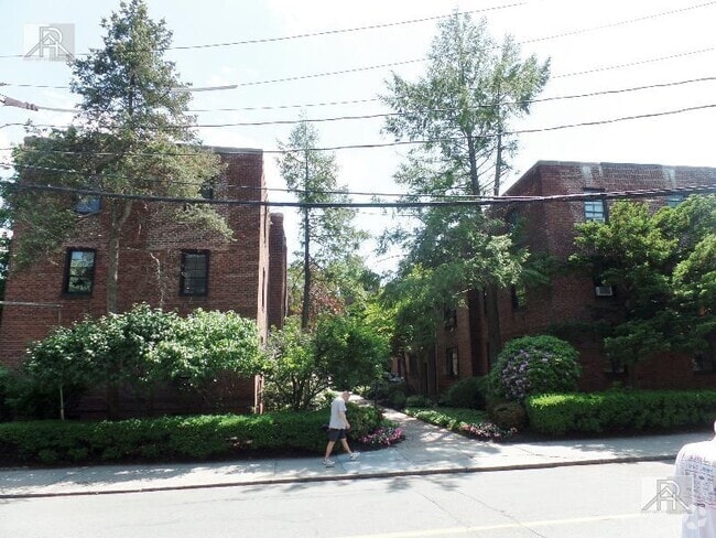Building Photo - 1 bedroom in Brookline MA 02446 Rental