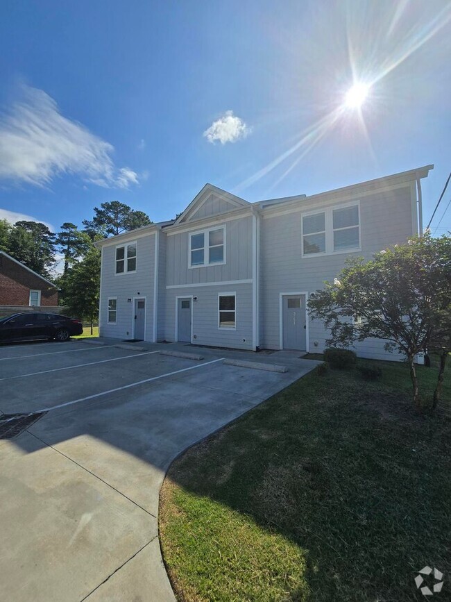 Building Photo - Great location!!! Rental