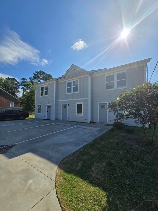 Great location!!! - Great location!!! Townhome