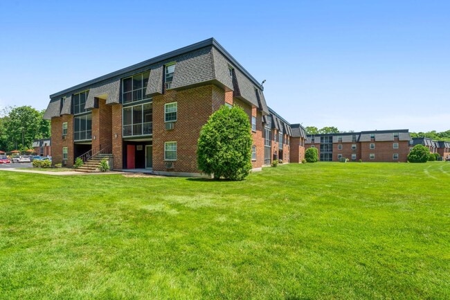 Building Photo - 20 Brookside Ave Unit 18