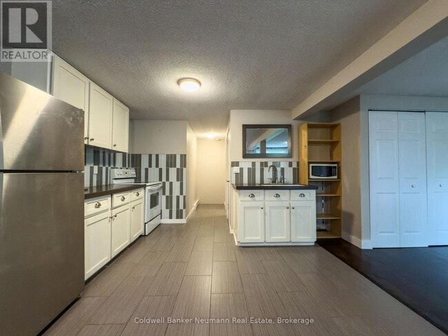 Photo - 723 Scottsdale Dr