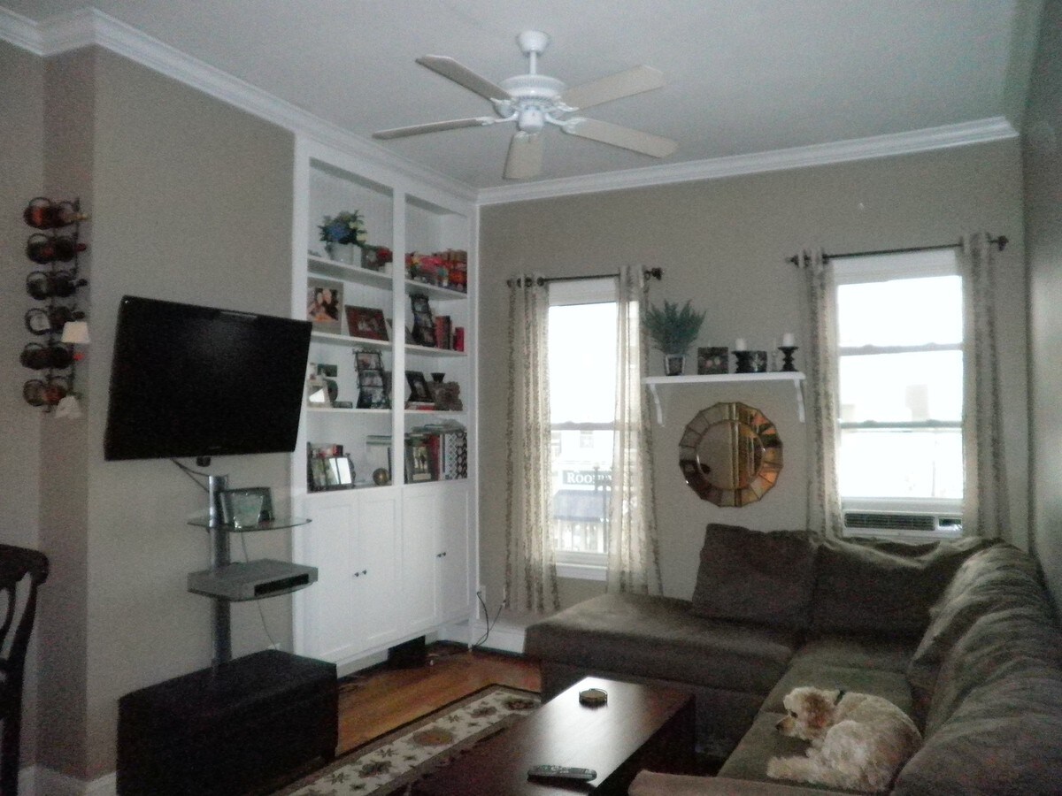 Living Room - 705 E Broadway Apartamentos Unidad 2