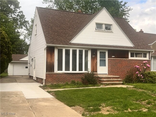 Photo - 371 E 271st St House