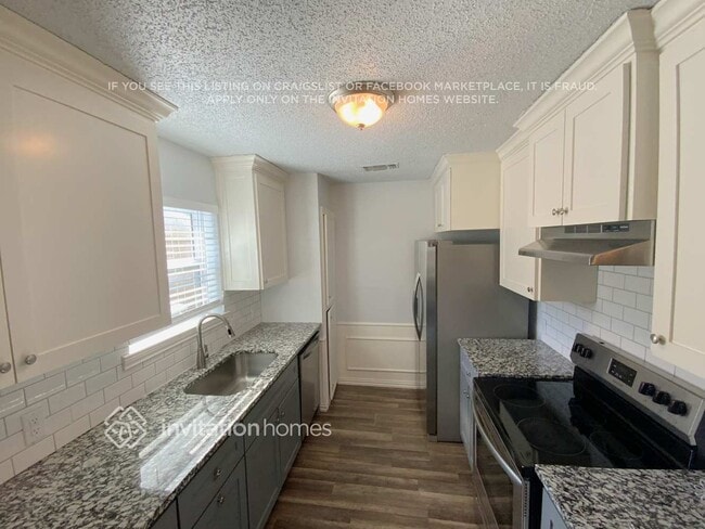 Photo - 340 NW Summercrest Blvd